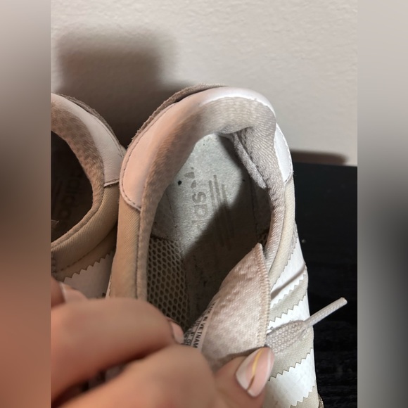 Used Men’s Adidas shoes - cream/ grey- size 7 - Picture 10 of 12